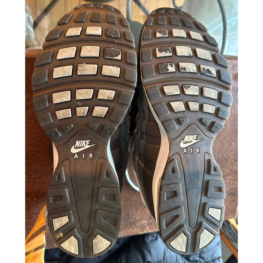 Nike Women's Air Max '95 OG sneaker - Picture 6 of 11